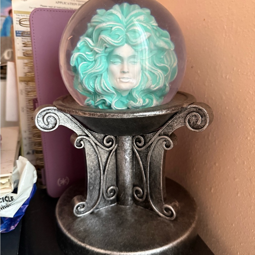Disney Figurine - Haunted Mansion Madame Leota Lamp